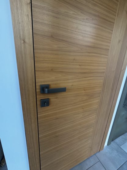 Drzwi bezprzylgowe Dewro ST 01, 80 Prawe z kolor orzech amerykański fornir naturalny 800 zł - obrazek 5