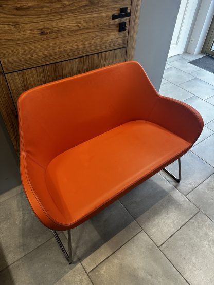 Krzesła i sofa biurowa FAN Profim kpl. 1 500 zł